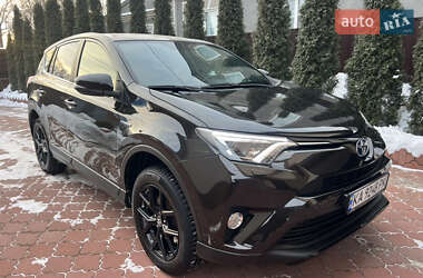 Внедорожник / Кроссовер Toyota RAV4 2017 в Броварах