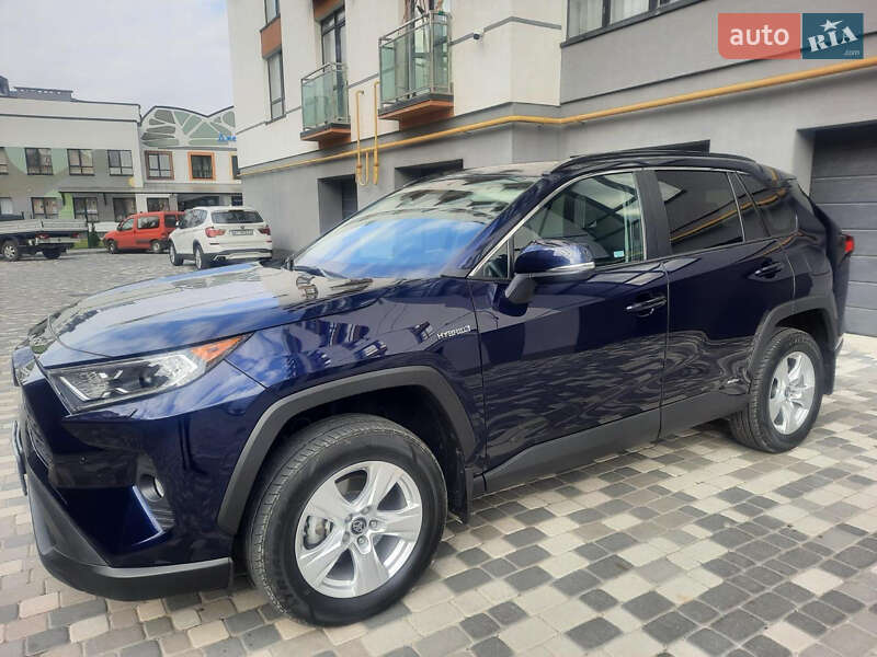 Внедорожник / Кроссовер Toyota RAV4 2019 в Ивано-Франковске