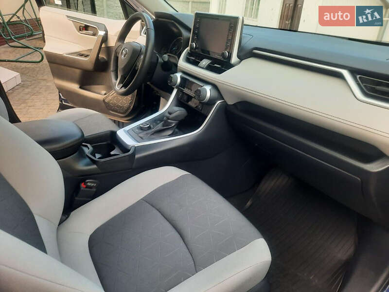 Внедорожник / Кроссовер Toyota RAV4 2019 в Ивано-Франковске