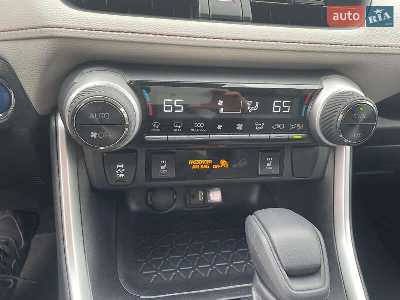 Внедорожник / Кроссовер Toyota RAV4 2019 в Ивано-Франковске