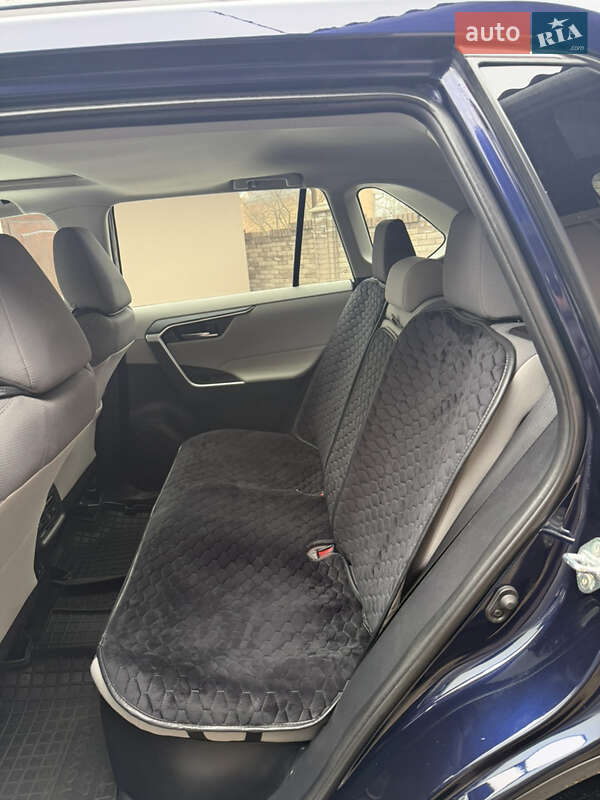 Внедорожник / Кроссовер Toyota RAV4 2019 в Ивано-Франковске