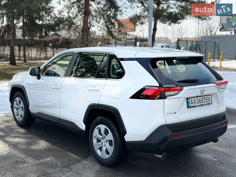 Внедорожник / Кроссовер Toyota RAV4 2019 в Киеве