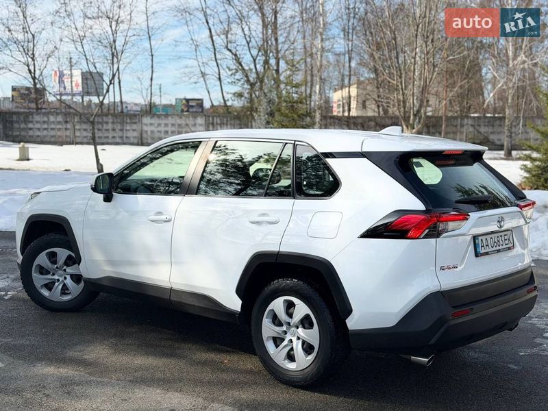 Внедорожник / Кроссовер Toyota RAV4 2019 в Киеве