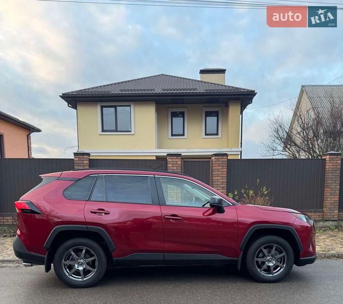 Внедорожник / Кроссовер Toyota RAV4 2018 в Киеве
