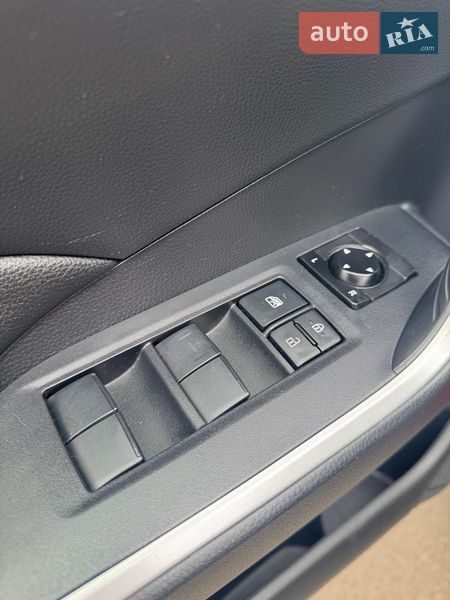 Внедорожник / Кроссовер Toyota RAV4 2018 в Киеве