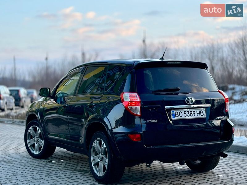 Внедорожник / Кроссовер Toyota RAV4 2011 в Тернополе