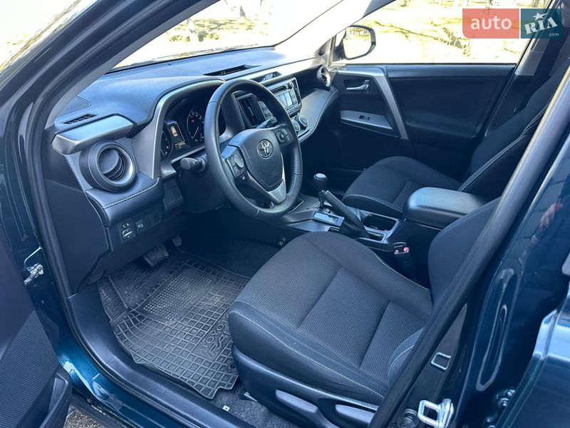 Внедорожник / Кроссовер Toyota RAV4 2018 в Николаеве