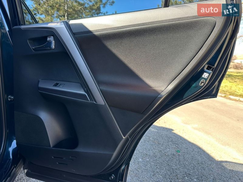 Внедорожник / Кроссовер Toyota RAV4 2018 в Николаеве