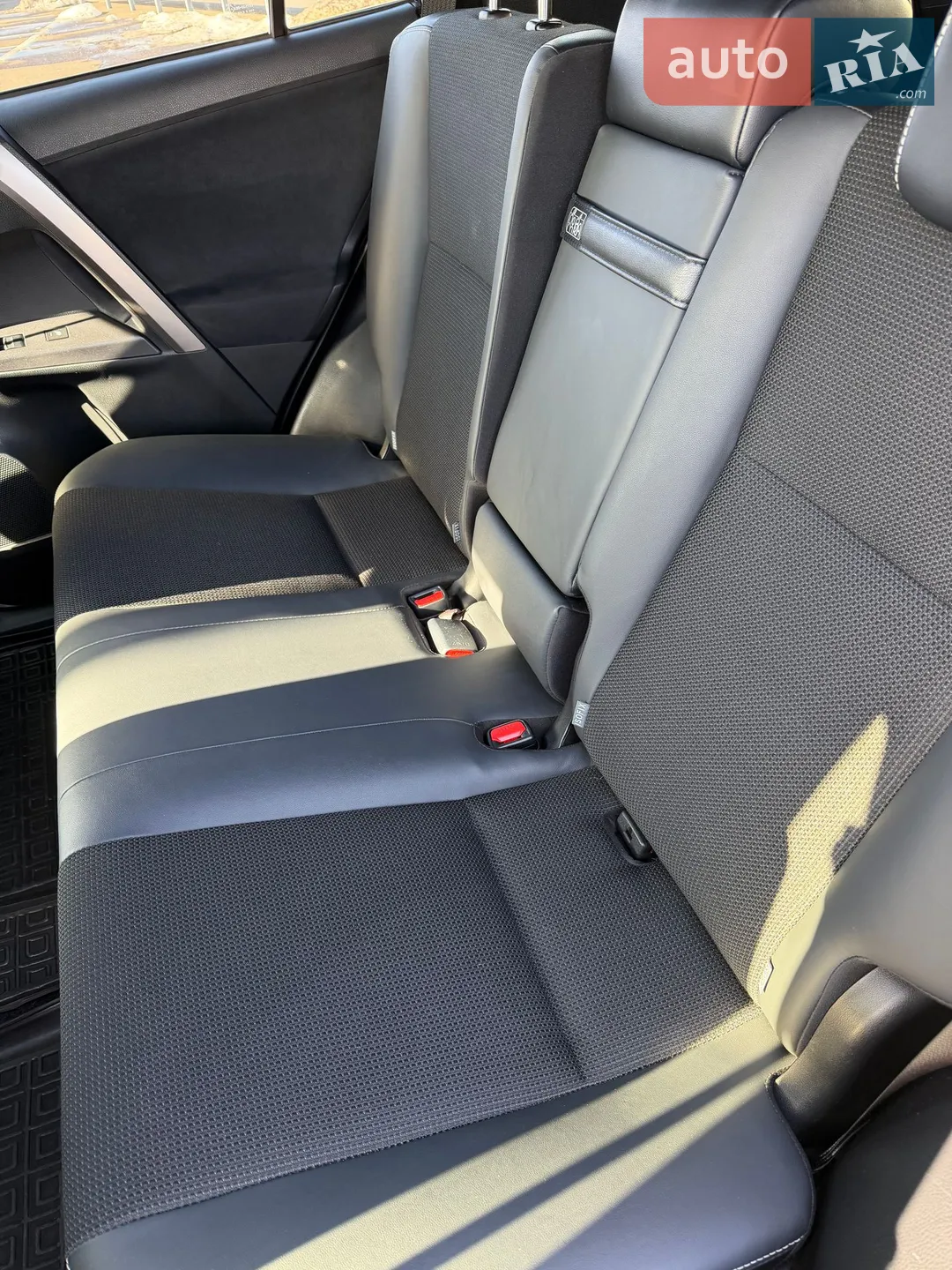 2018 Toyota RAV 4 - мініатюра 11