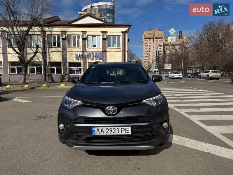 Внедорожник / Кроссовер Toyota RAV4 2016 в Киеве