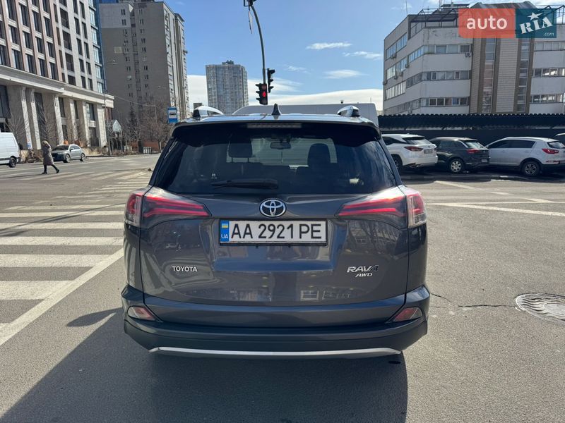 Внедорожник / Кроссовер Toyota RAV4 2016 в Киеве