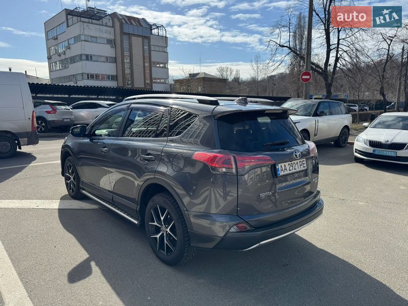 Внедорожник / Кроссовер Toyota RAV4 2016 в Киеве