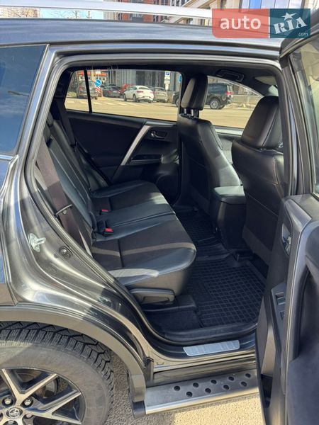 Внедорожник / Кроссовер Toyota RAV4 2016 в Киеве