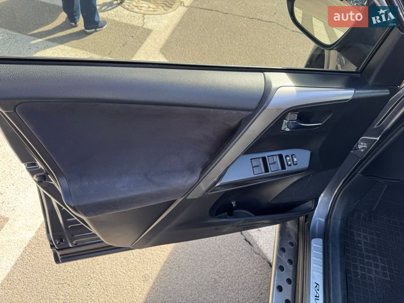 Внедорожник / Кроссовер Toyota RAV4 2016 в Киеве