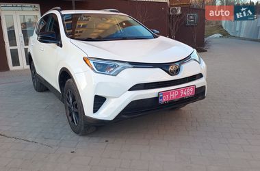 Внедорожник / Кроссовер Toyota RAV4 2018 в Дубно