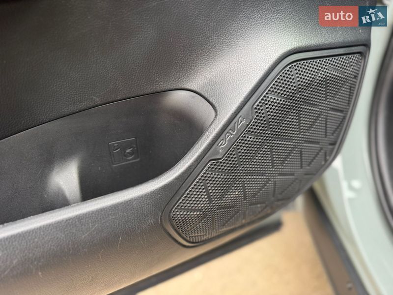 Внедорожник / Кроссовер Toyota RAV4 2020 в Львове