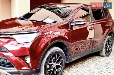Позашляховик / Кросовер Toyota RAV4 2017 в Івано-Франківську