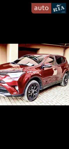 Внедорожник / Кроссовер Toyota RAV4 2017 в Ивано-Франковске