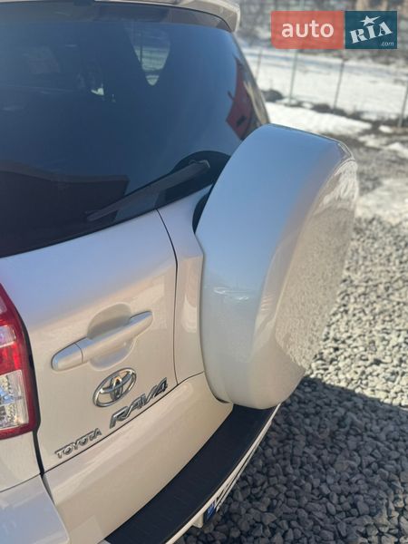 Внедорожник / Кроссовер Toyota RAV4 2010 в Хмельницком