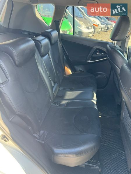 Внедорожник / Кроссовер Toyota RAV4 2010 в Хмельницком