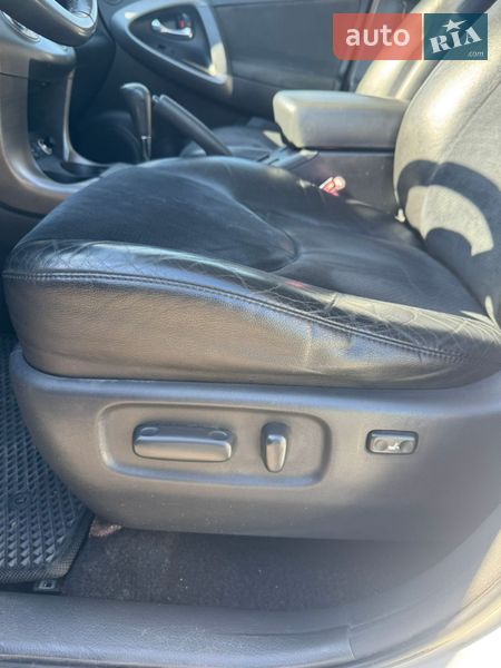 Внедорожник / Кроссовер Toyota RAV4 2010 в Хмельницком