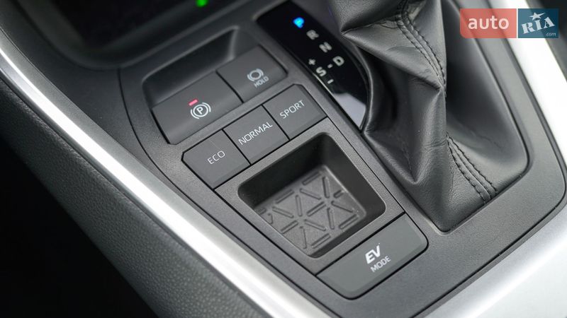 Внедорожник / Кроссовер Toyota RAV4 2024 в Львове