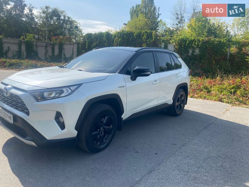 Внедорожник / Кроссовер Toyota RAV4 2019 в Харькове