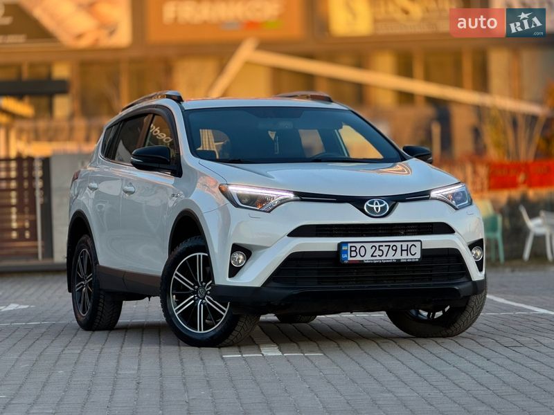 Внедорожник / Кроссовер Toyota RAV4 2018 в Львове