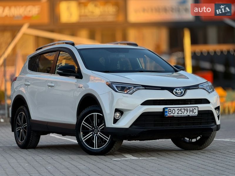 Внедорожник / Кроссовер Toyota RAV4 2018 в Львове