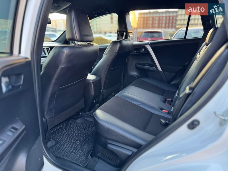 Внедорожник / Кроссовер Toyota RAV4 2018 в Львове