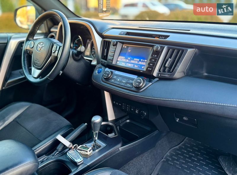 Внедорожник / Кроссовер Toyota RAV4 2018 в Львове