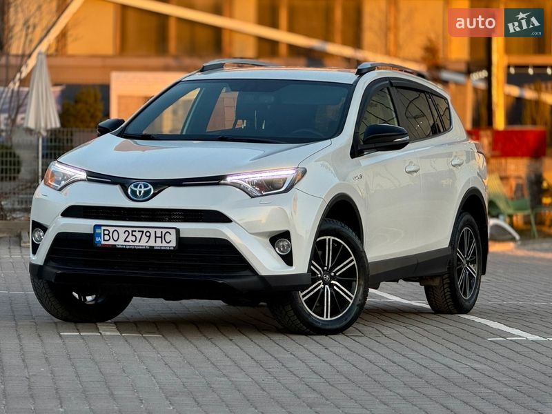Внедорожник / Кроссовер Toyota RAV4 2018 в Львове