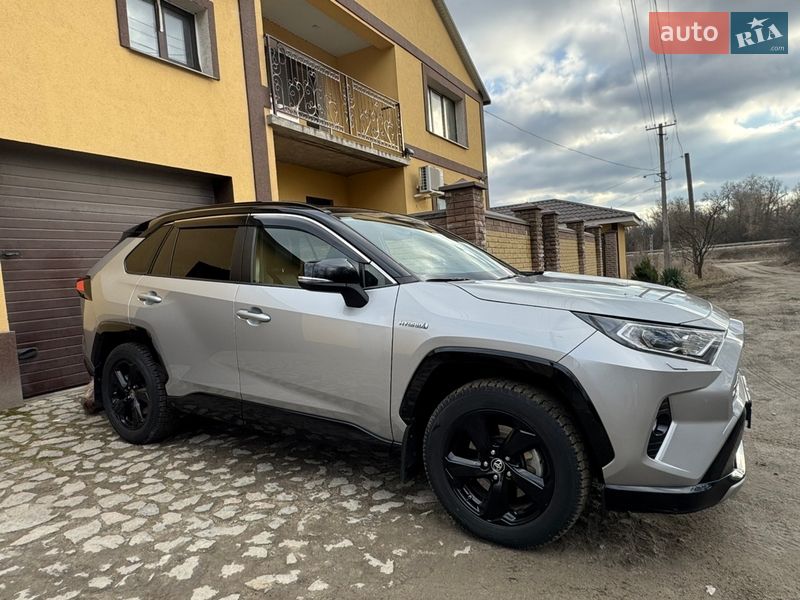Внедорожник / Кроссовер Toyota RAV4 2020 в Кобеляках