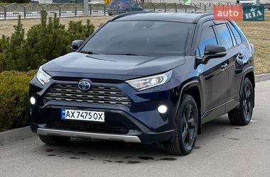 Внедорожник / Кроссовер Toyota RAV4 2018 в Харькове