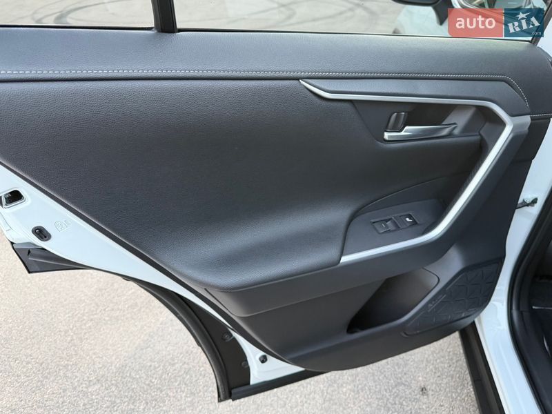 Внедорожник / Кроссовер Toyota RAV4 2023 в Киеве фото 24 Внедорожник / Кроссовер Toyota RAV4 2023 в Киеве