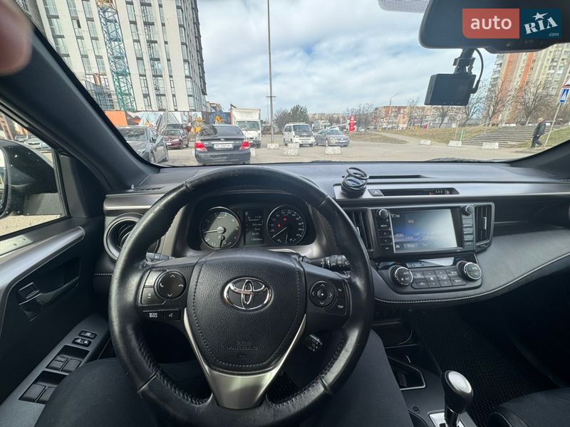 Внедорожник / Кроссовер Toyota RAV4 2017 в Львове
