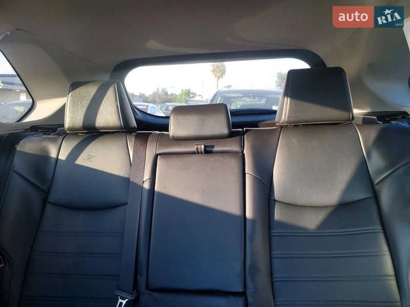 Внедорожник / Кроссовер Toyota RAV4 2023 в Львове