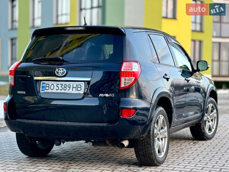 Позашляховик / Кросовер Toyota RAV4 2011 в Тернополі
