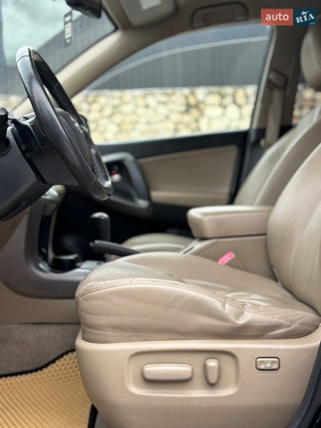 Позашляховик / Кросовер Toyota RAV4 2011 в Тернополі