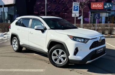 Внедорожник / Кроссовер Toyota RAV4 2019 в Киеве