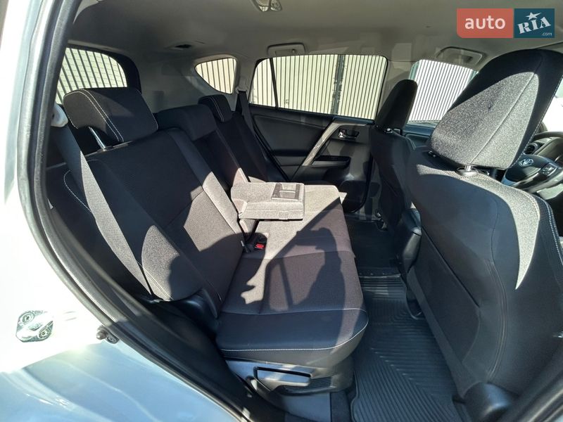 Внедорожник / Кроссовер Toyota RAV4 2016 в Киеве