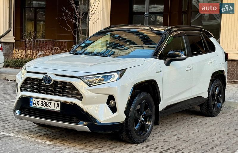 Внедорожник / Кроссовер Toyota RAV4 2020 в Киеве