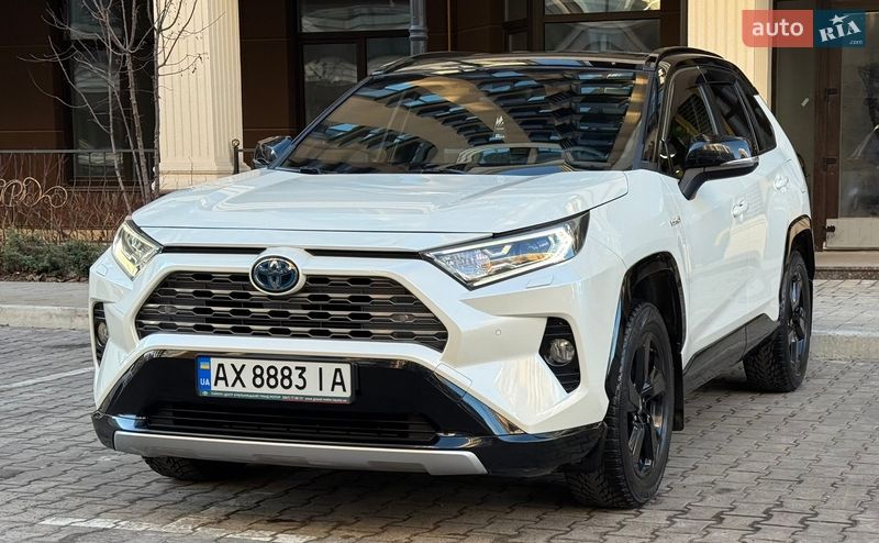 Внедорожник / Кроссовер Toyota RAV4 2020 в Киеве