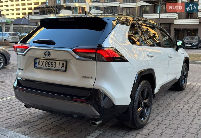 Внедорожник / Кроссовер Toyota RAV4 2020 в Киеве