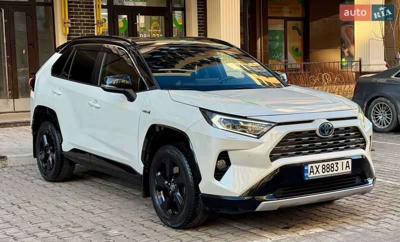 Внедорожник / Кроссовер Toyota RAV4 2020 в Киеве