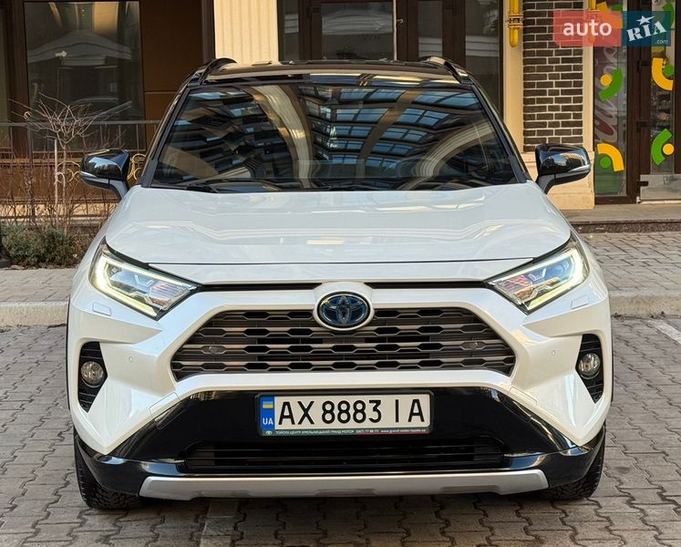 Внедорожник / Кроссовер Toyota RAV4 2020 в Киеве