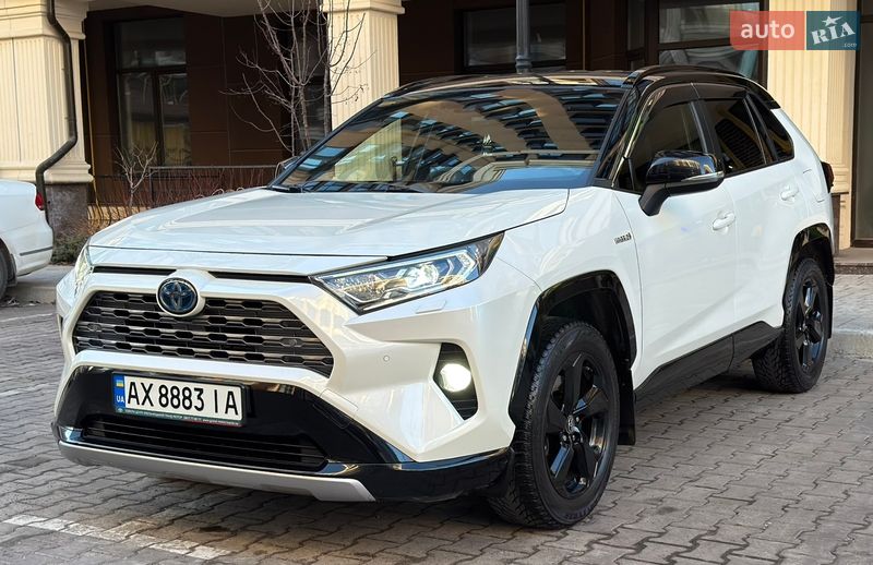 Внедорожник / Кроссовер Toyota RAV4 2020 в Киеве