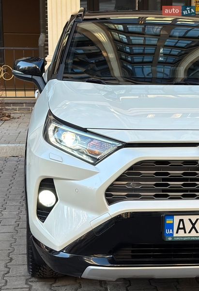 Внедорожник / Кроссовер Toyota RAV4 2020 в Киеве