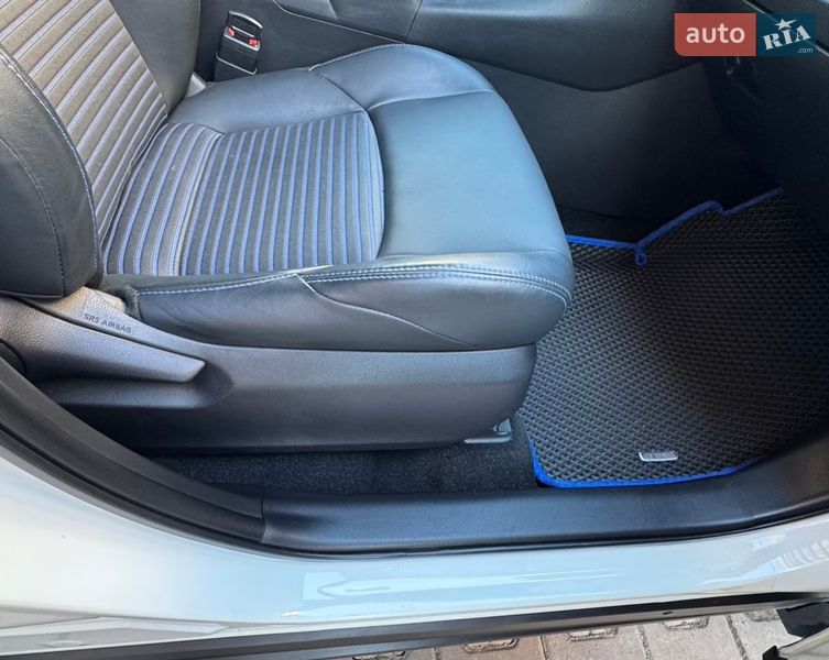 Внедорожник / Кроссовер Toyota RAV4 2020 в Киеве