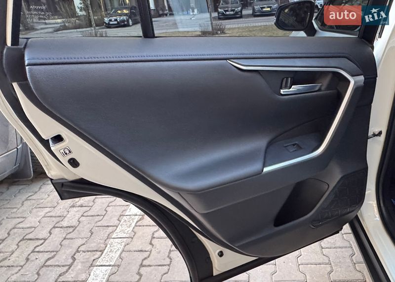 Внедорожник / Кроссовер Toyota RAV4 2020 в Киеве